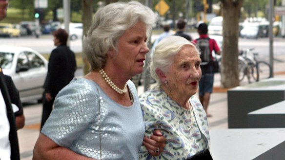 Janet Calvert-Jones arrives at the National Gallery of Victoria for a gala with her mother, Dame Elisabeth Murdoch, in 2003.