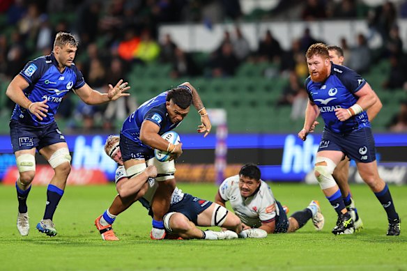 Vaiolini Ekuasi leaving Waratahs defenders in his wake.