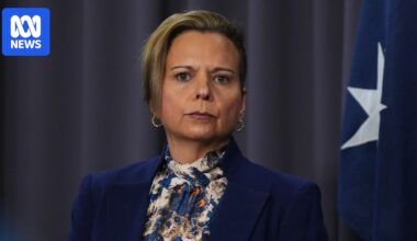 Antisemitism royal commission rejects federal government's bid to keep cabinet documents confidential