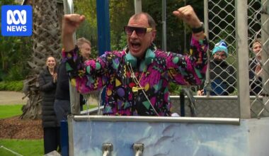 Victorian MPs take plunge for Neale Daniher's FightMND Big Freeze fundraiser