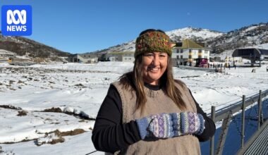 Jindabyne's Snowy Stitchers Social Club knits for calm during ski season