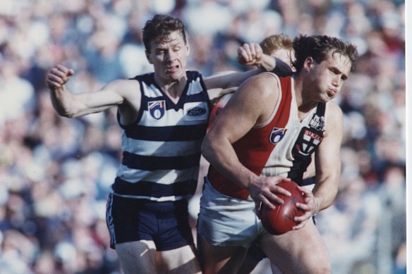 St Kilda's Tony Lockett tries to break clear of Geelong defender Ken Hinkley in 1991.