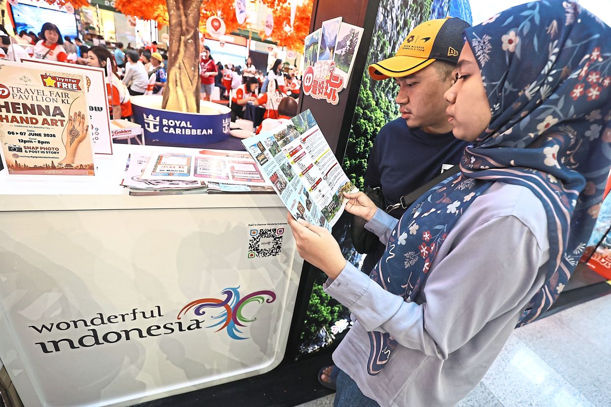 Record-low rupiah makes Indonesia hard to resist
