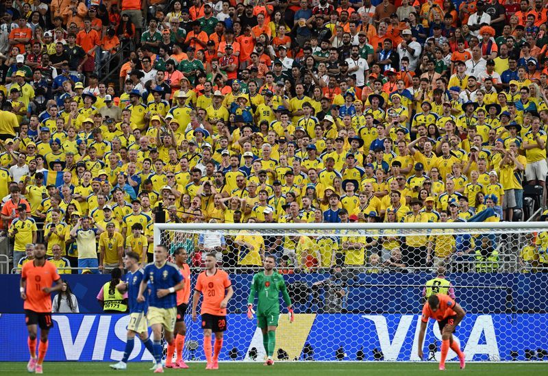 Football: Soccer-Swedes suffer midsummer hangover in Dutch World Cup drubbing