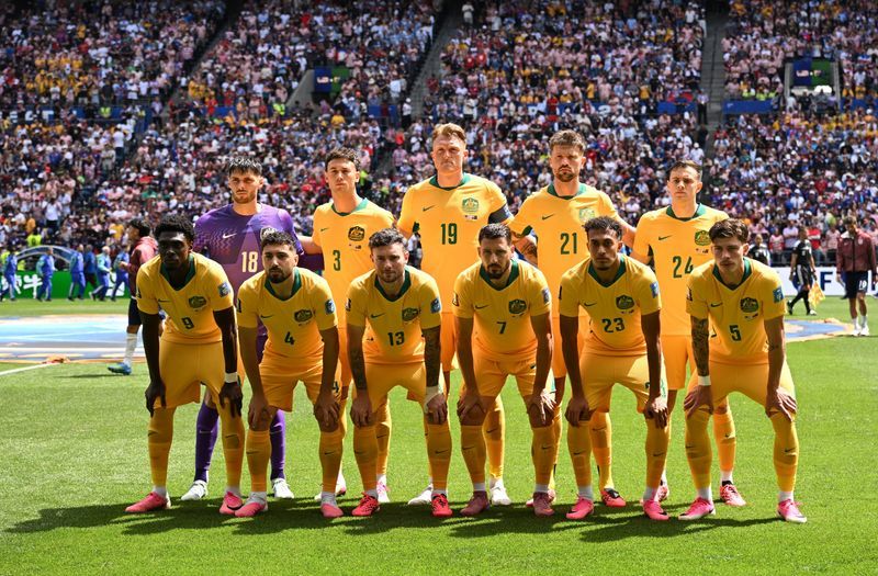 Football: Soccer-Australia, Paraguay plot path to knockout phase in Bay Area battle