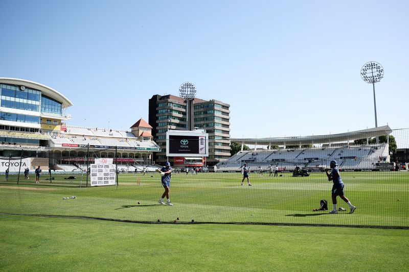 Cricket: Cricket-New Zealand win toss and opt to bat against England