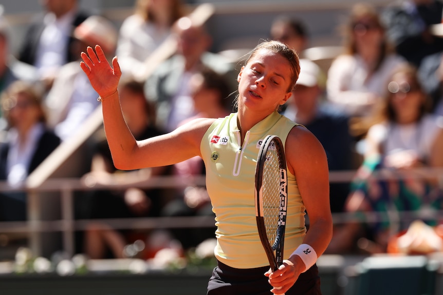 Maja Chwalinska reacts during French Open final against Mirra Andreeva.