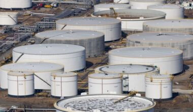 U.S. Oil Reserves Drop to Lowest Level in 43 Years