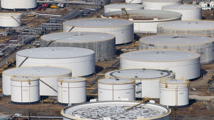 U.S. Oil Reserves Drop to Lowest Level in 43 Years