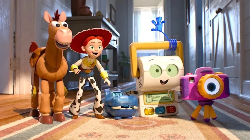 Jessie, Bullseye, and three electronic toys in Toy Story 5