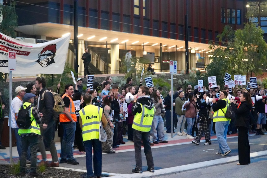 A crowd of protesters against Pauline Hanson.