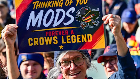 A Crows fan with Modra sign.