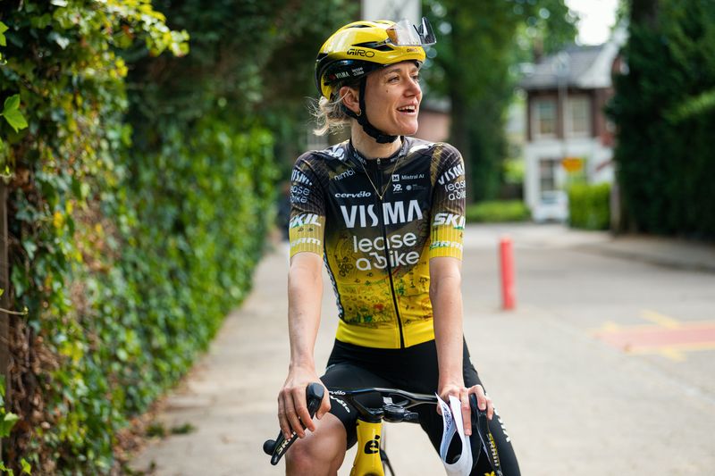Femke de Vries in Visma-Lease a Bike's 2026 Tour de France Femmes kit