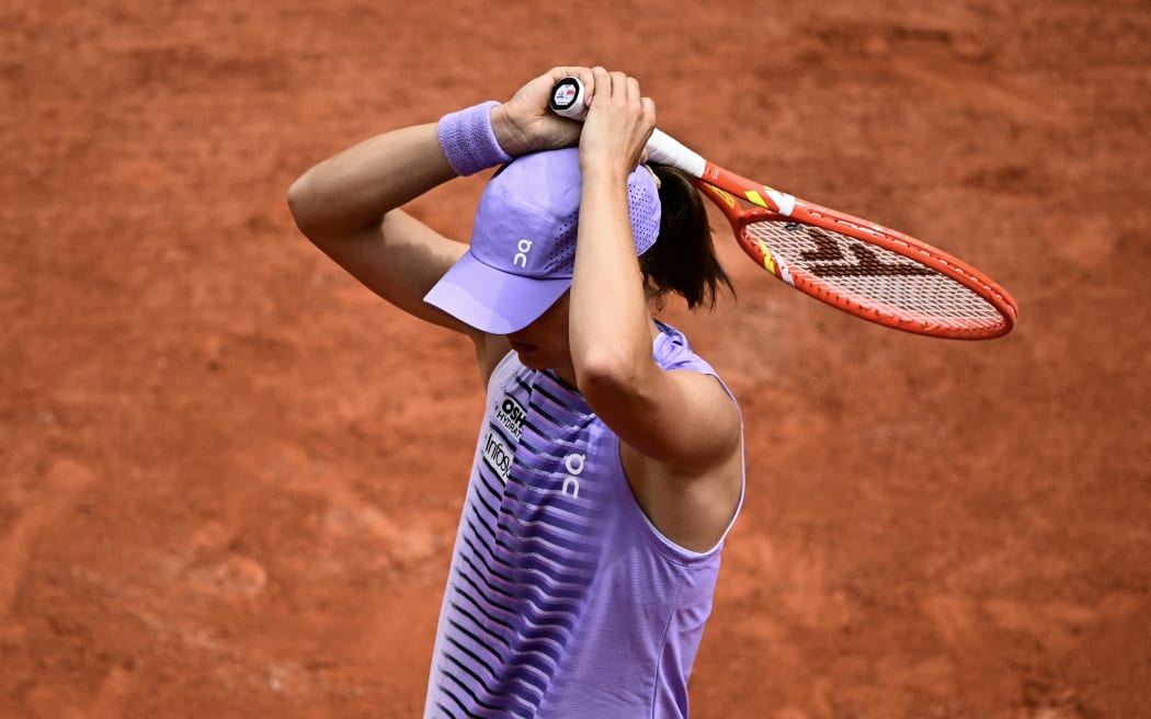 Poland's Iga Swiatek reacts as she plays against Ukraine's Marta Kostyuk during their women's singles match on day 8 of the French Open tennis tournament on Court Philippe-Chatrier at the Roland-Garros Complex in Paris on May 31, 2026. (Photo by JULIEN DE ROSA / AFP)