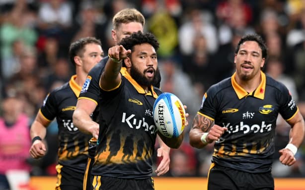Fehi Fineanganofo of the Hurricanes celebrates.