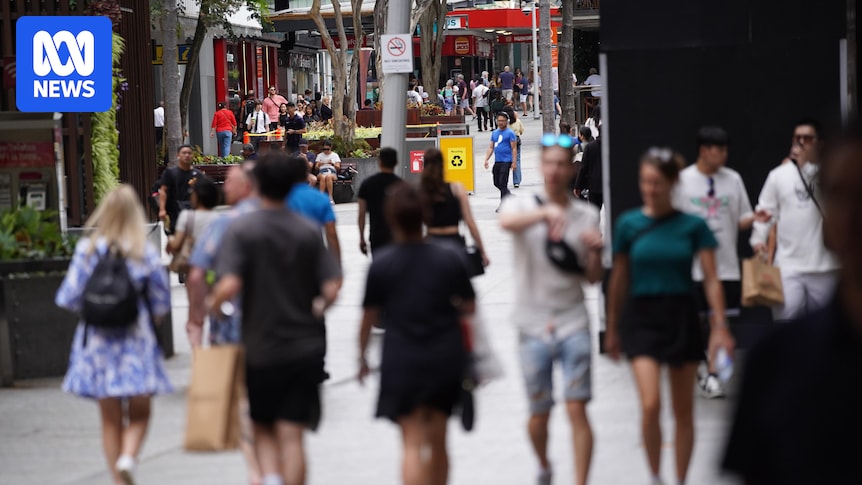 Australia's economy growing at 2.5 per cent annually as slowdown begins