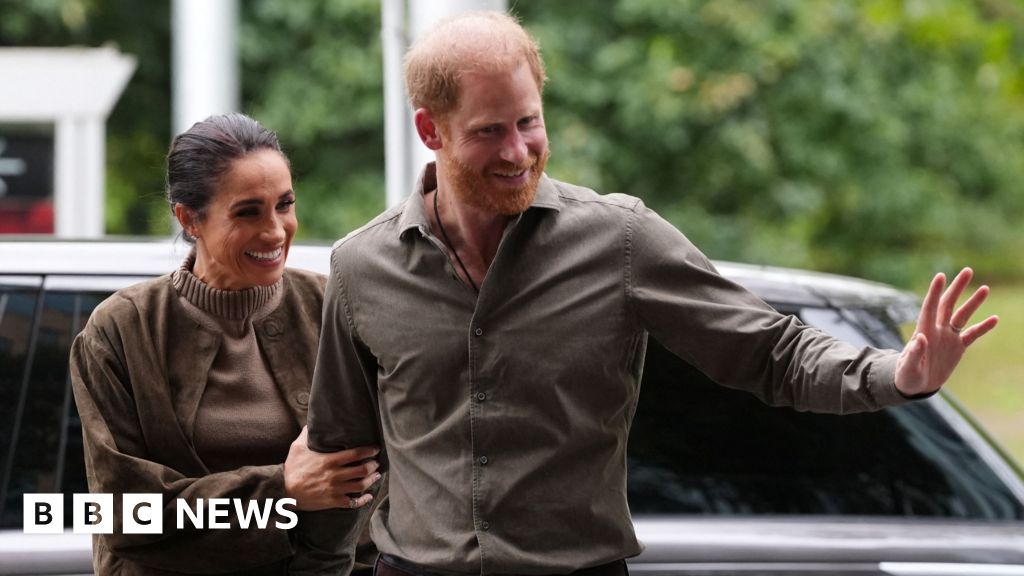 Harry and Meghan accept offer to stay at royal estate during UK visit - BBC