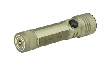 Olight Seeker Ultra: New flashlight features USB-C, docking station and rear switch