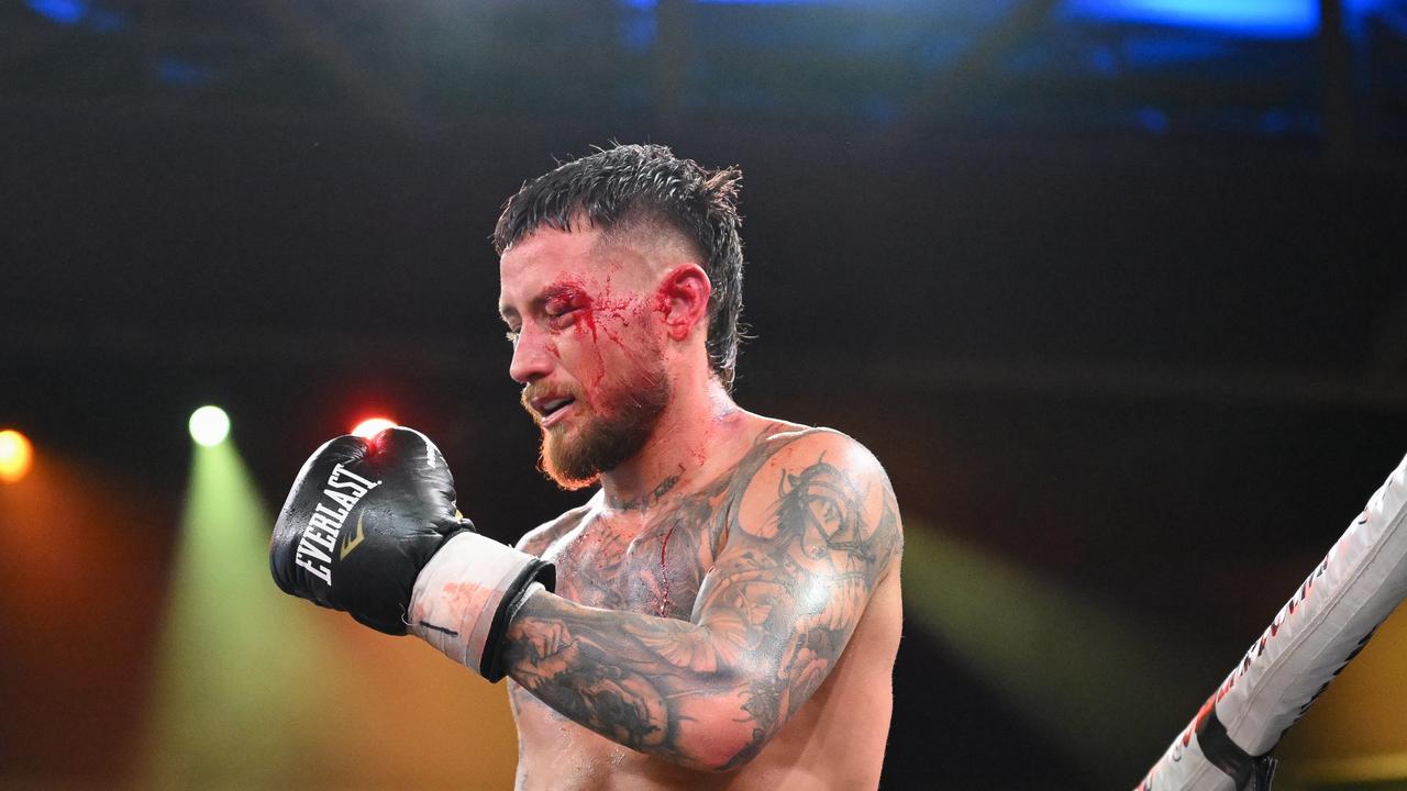 Liam Paro joins Jeff Fenech as two-weight world champion