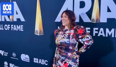 Six legendary Australian music acts inducted into ARIA Hall of Fame after 'a pretty amazing journey'
