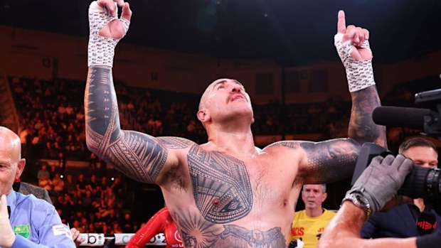 Nelson Asofa-Solomona reacts after defeating Jarrod Wallace.