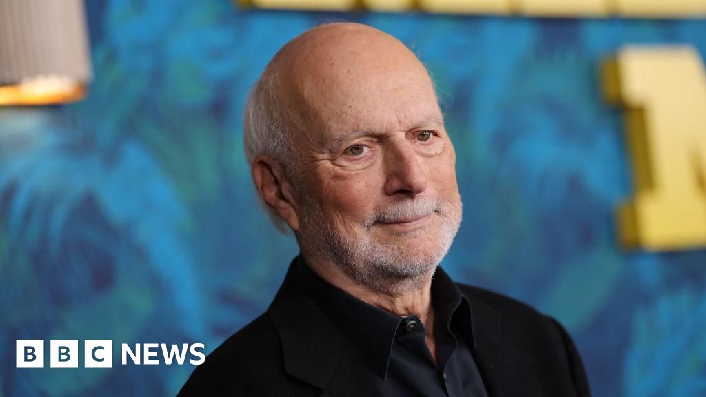James Burrows, legendary director of Cheers and Friends, dies aged 85 - BBC