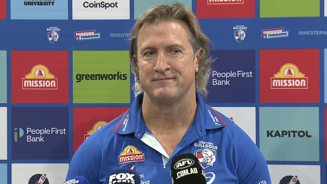 ‘Half a scoop of vanilla’: Dogs coach fires back at ‘left-field’ trade mail; Pies star ‘battling’ — AFL Daily