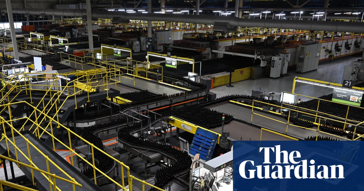 Britain ‘faces deindustrialisation’ without relief from high energy prices, survey warns | Manufacturing sector