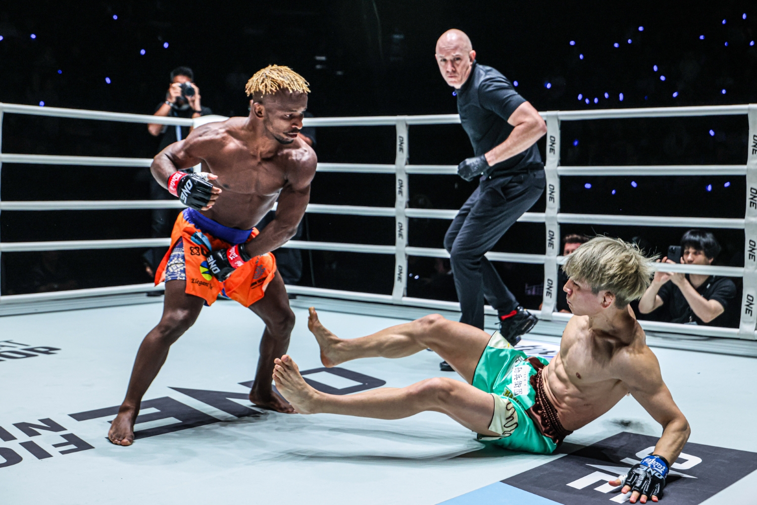 Bokang Masunyane knocks down Ryohei Kurosawa at ONE Fight Night 39