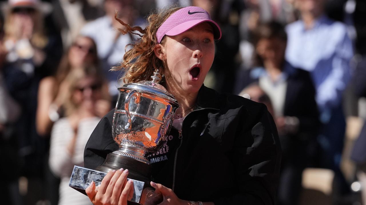 ‘Hard to put up with me’: Champ’s shock admission as prodigy red-faced in hilarious trophy blunder