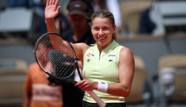 Maja Chwalinska downs Anna Kalinskaya to reach French Open semi-finals