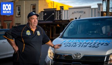 Heritage trades like locksmiths, lead-lighting, struggling to attract apprentices
