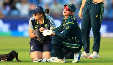 Wicketkeeper Beth Mooney suffers double injury blow in Aussie World Cup win over Pakistan