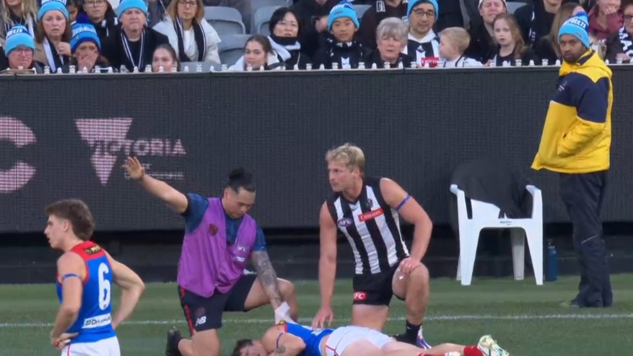 AFL 2026: Collingwood vs Melbourne clash halted after a serious injury to Brody Mihocek