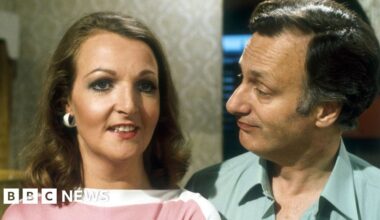 How formidable sitcom star Penelope Keith won the nation's hearts - BBC