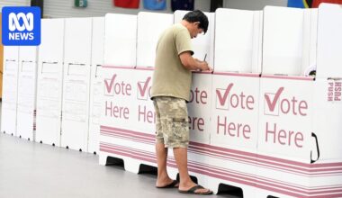 Queensland state electorates of Stretton and Hill to be abolished after review