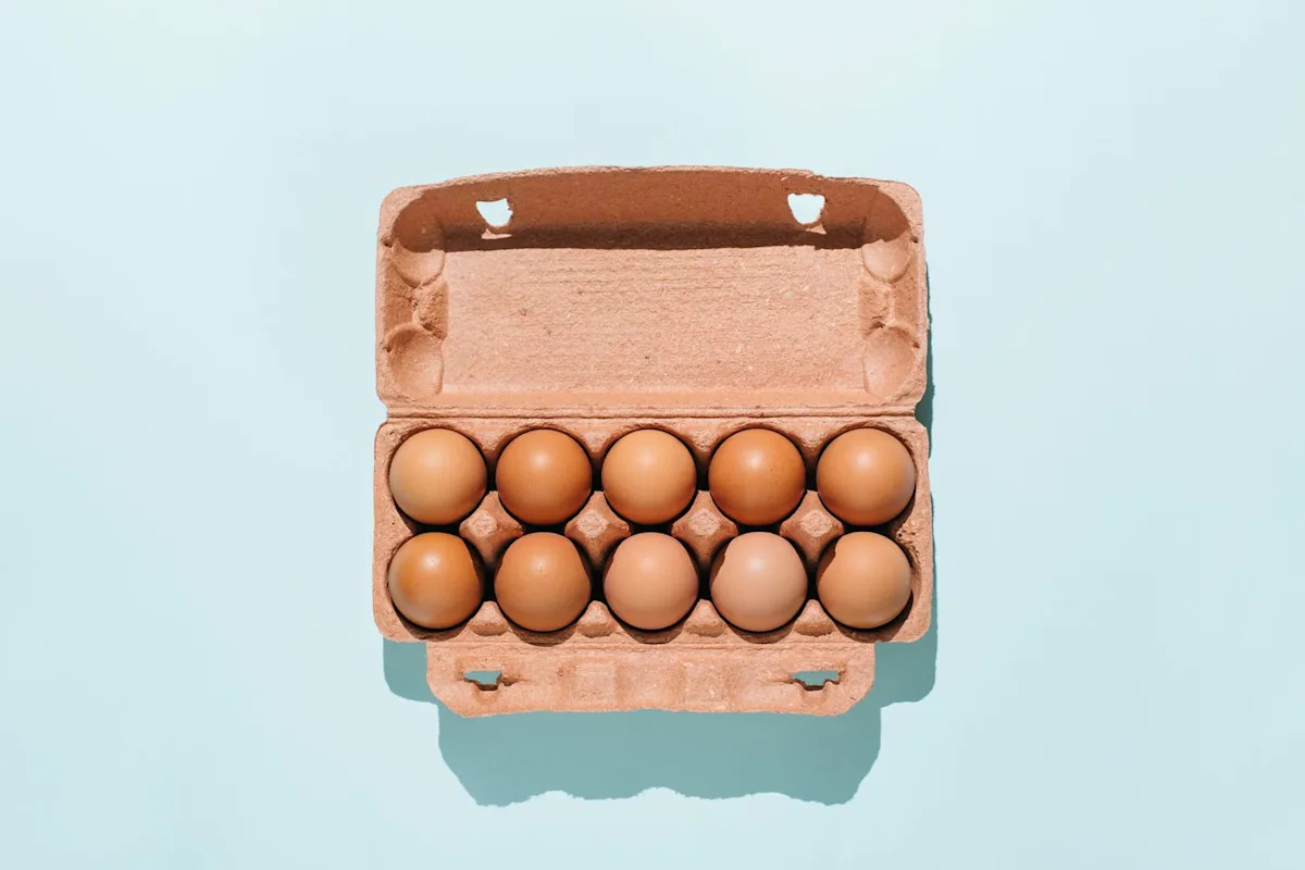 The Unexpected Fruit Dietitians Say to Always Eat With Your Eggs
