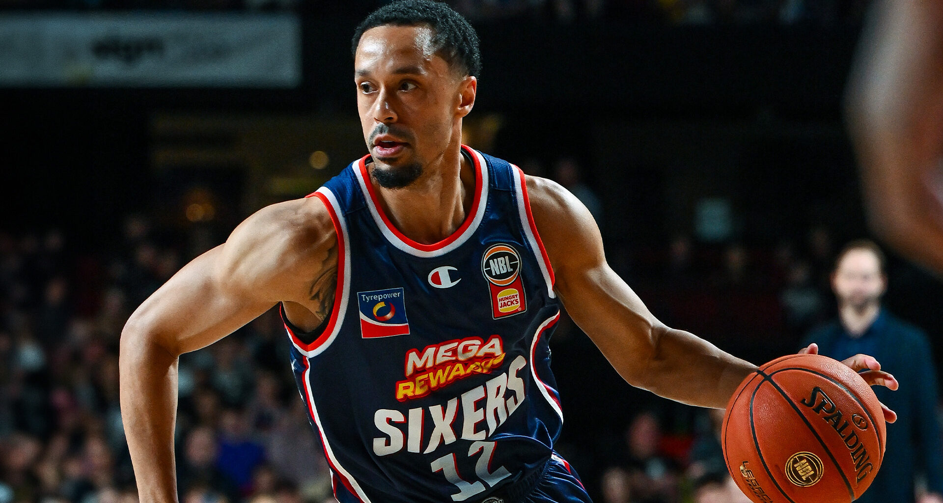 REPORT: Sixers re-sign sharpshooting guard