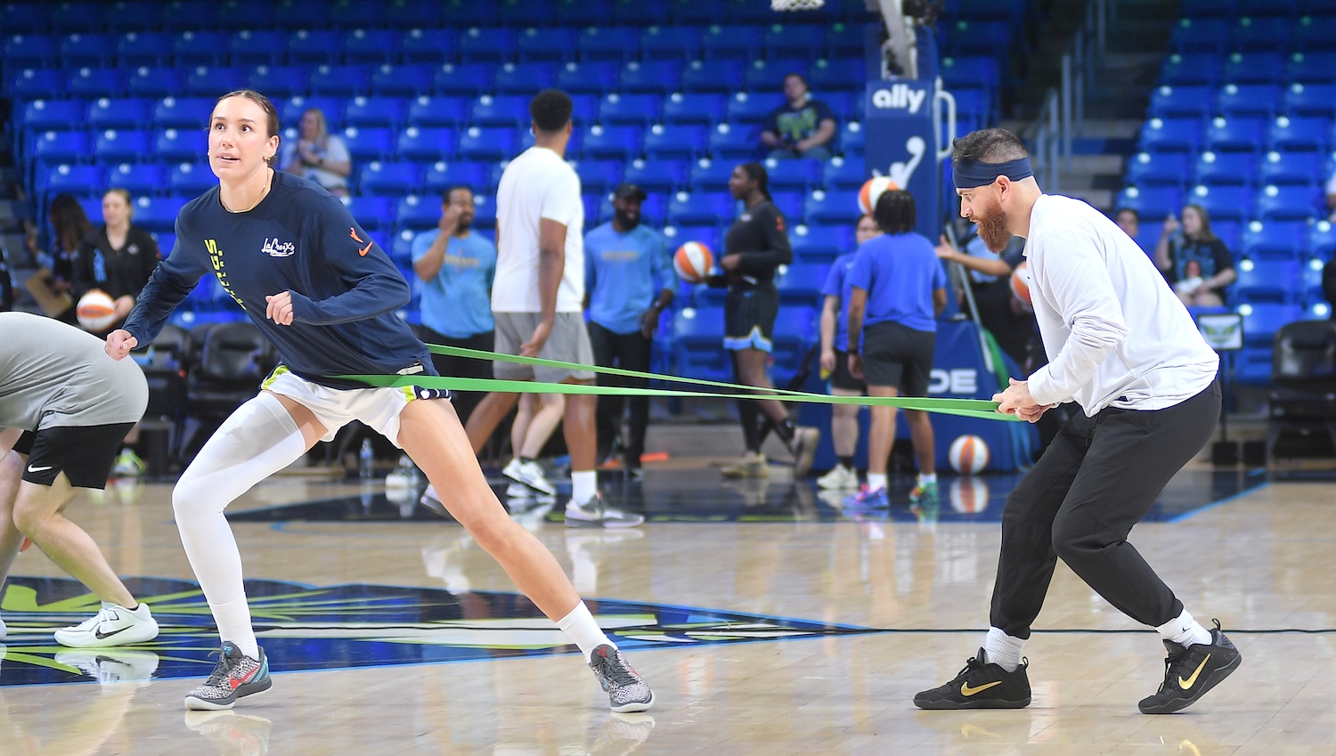 Stretch 4 Alanna Smith's Wings' prayers answered