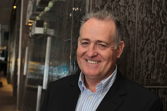 Wallabies legend David Campese will switch codes to take up a key position with the Perth Bears.