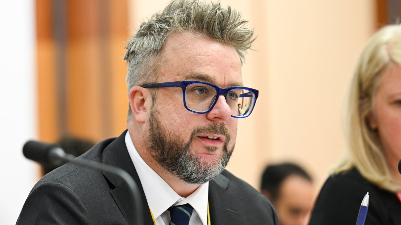 Former ABC news boss Justin Stevens to receive $300,000 taxpayer-funded golden handshake after sudden resignation