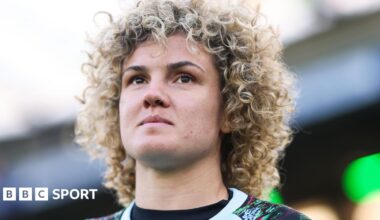 Ellie Kildunne waves while playing for Harlequins