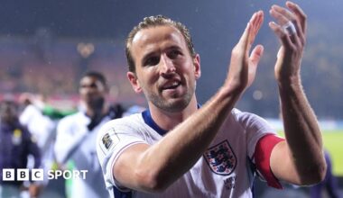 Harry Kane applauding England fans