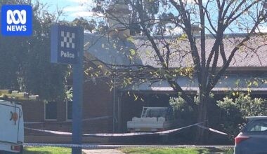 Man dies in custody after crashing ute into Mudgee police station