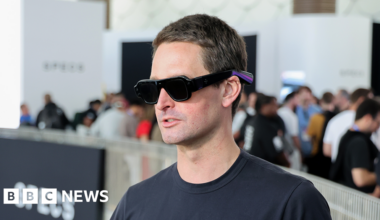 Snap unveils new Specs smart glasses after previous disasters - BBC