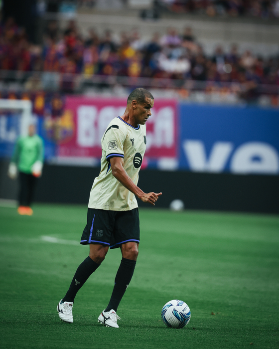 Barca Legends midfielder and 1999 Ballon d'Or winner Rivaldo plays the ball in the Champions Impact in Seoul 2026 match at Seoul World Cup Stadium in Mapo District, western Seoul, on June 6. [FC BARCELONA]