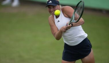 Ex-national team physio says Clara Tauson faces a tough dilemma to overcome back problems