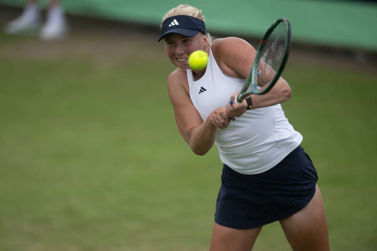 Ex-national team physio says Clara Tauson faces a tough dilemma to overcome back problems