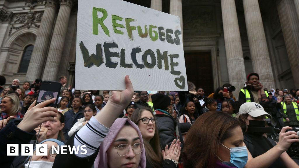 Mahmood seeks Canada-style asylum sponsorship route into UK - BBC