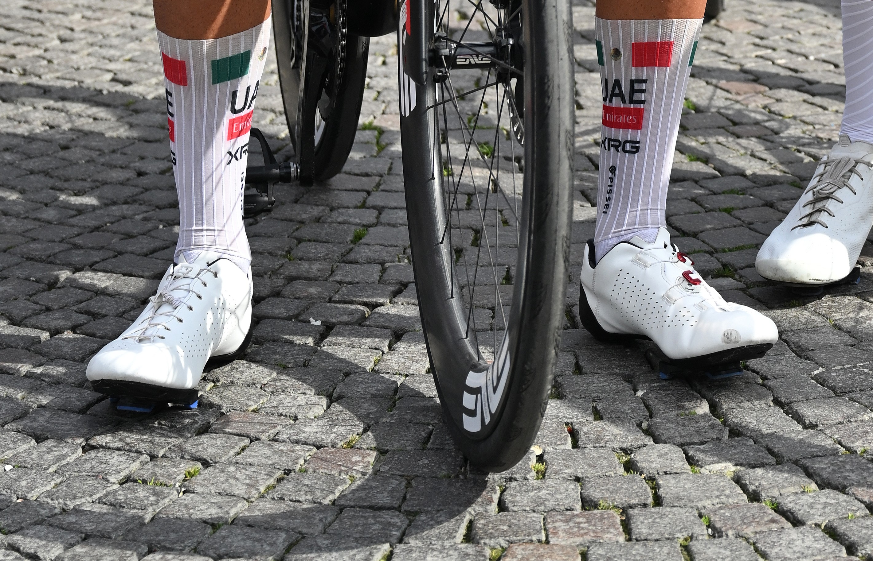Isaac del Toro's odd Sidi shoes at Tirreno Adriatico 2026